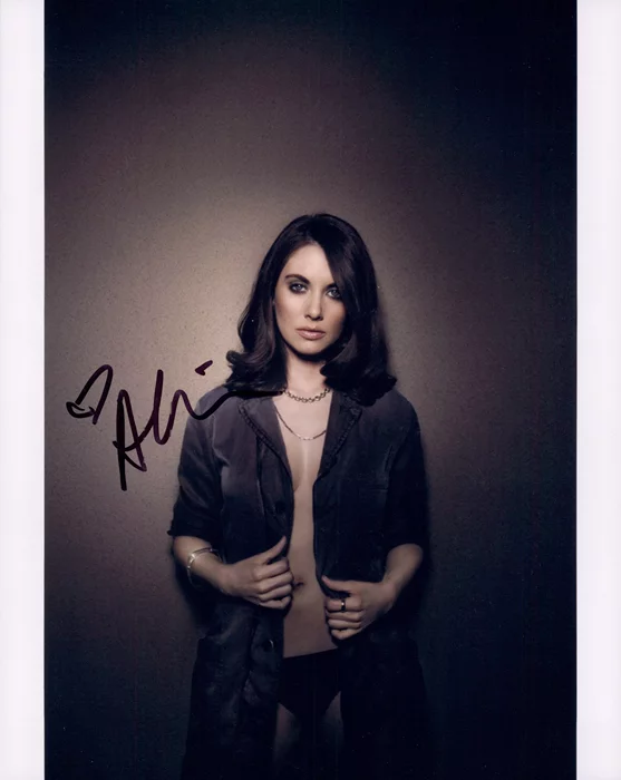 Alison Brie autograph