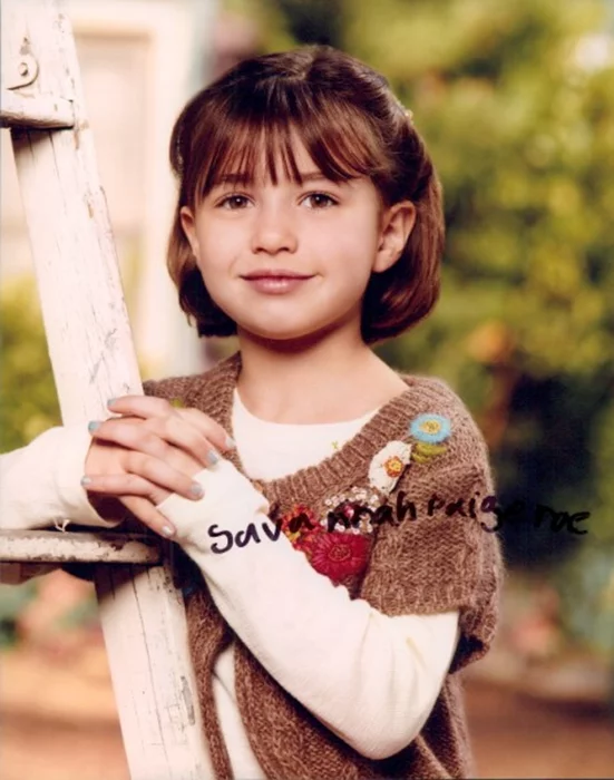 Savannah Paige Rae autograph