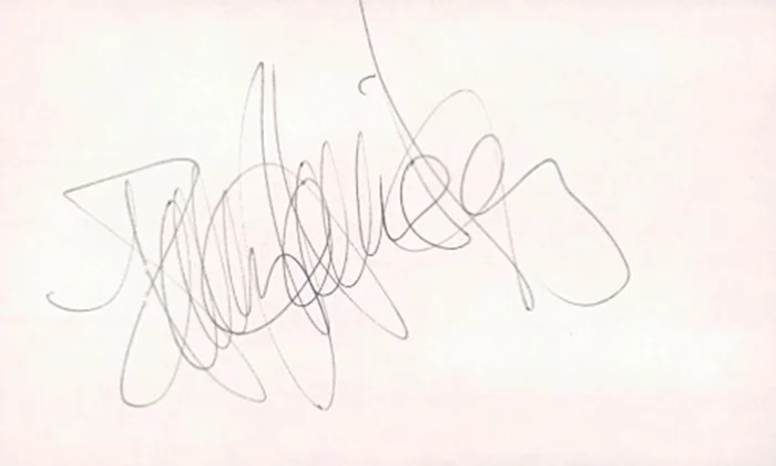 Polly Holliday autograph
