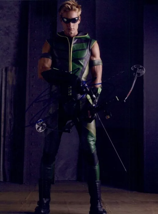 Justin Hartley autograph