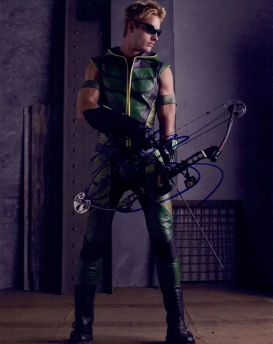 Justin Hartley autograph