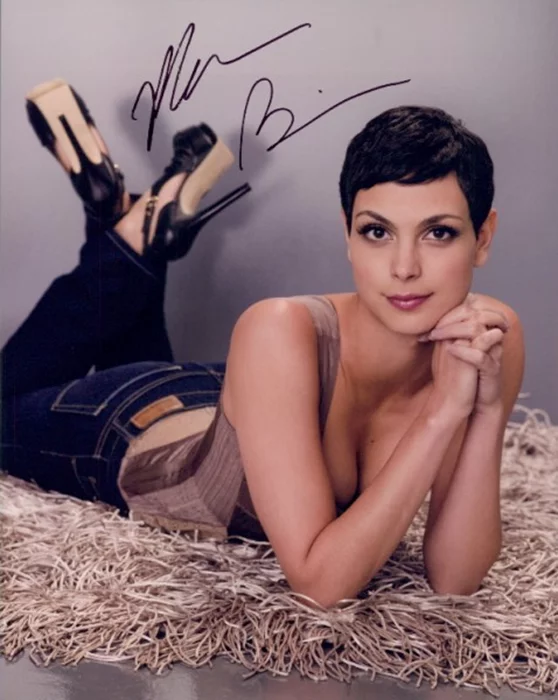 Morena Baccarin autograph