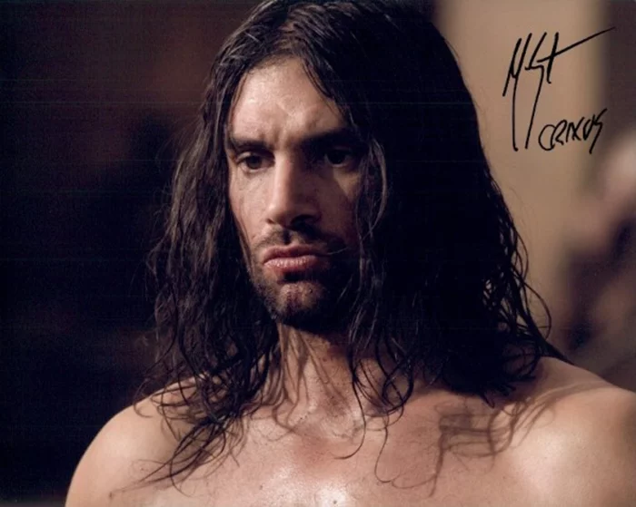 Manu Bennett autograph