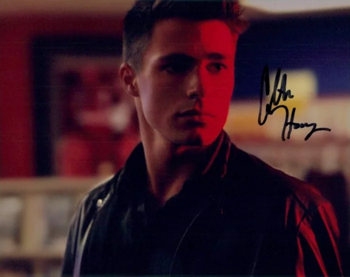 Colton Haynes autograph