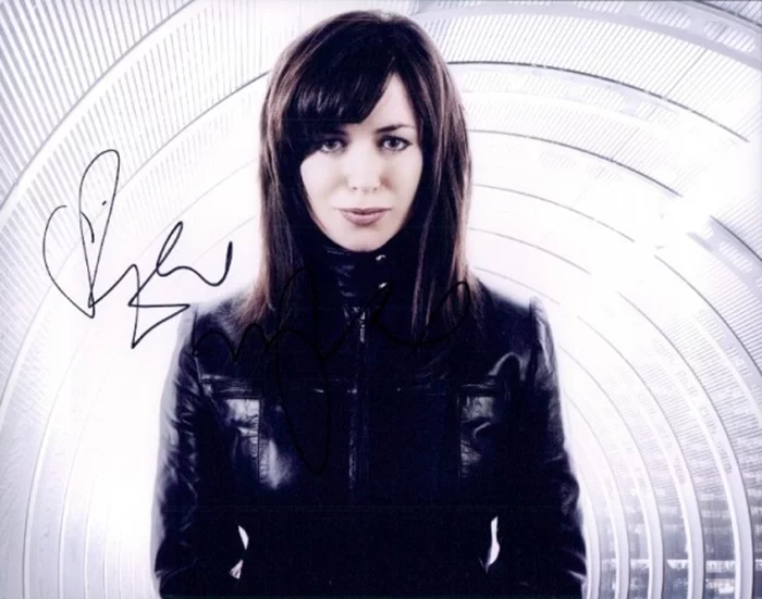 Eve Myles autograph