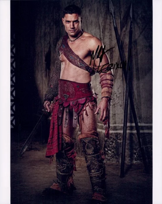 Manu Bennett autograph