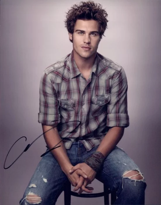 Grey Damon autograph
