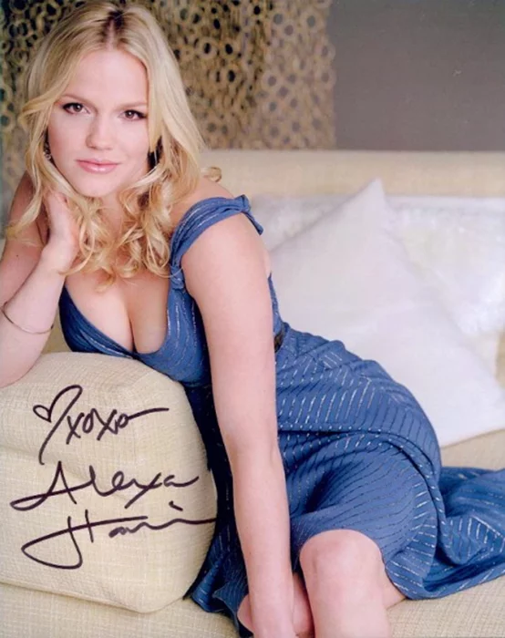 Alexa Havins autograph