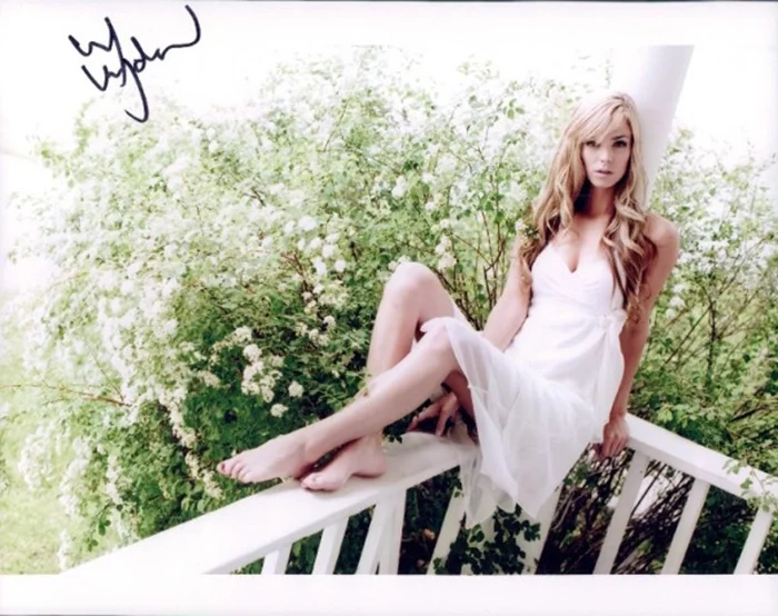Liz Leyda autograph