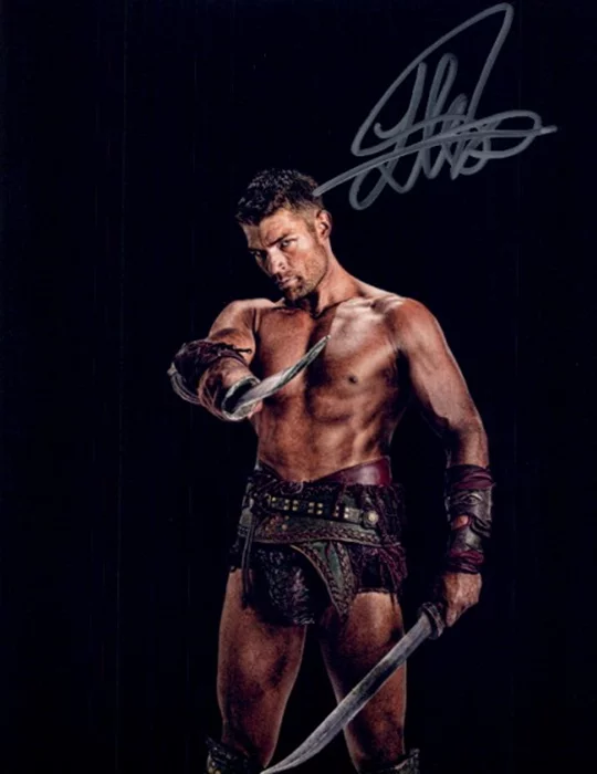 Liam McIntyre autograph