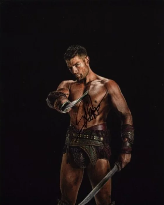 Liam McIntyre autograph