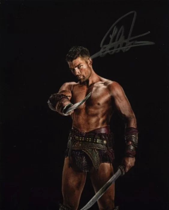Liam McIntyre autograph