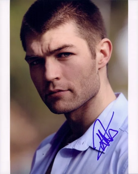 Liam McIntyre autograph