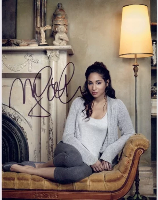 Meaghan  Rath autograph