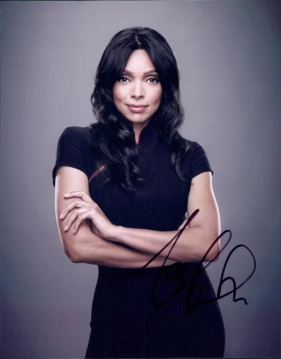 Tamara Taylor autograph