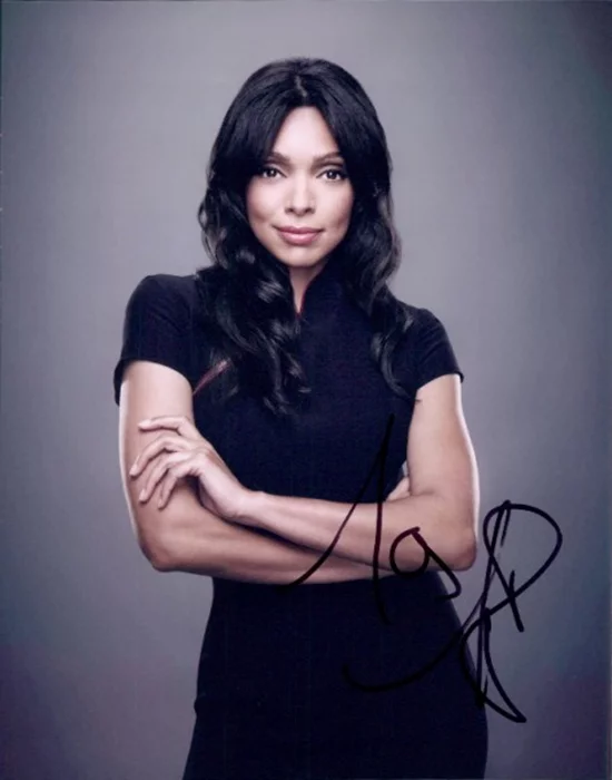 Tamara Taylor autograph