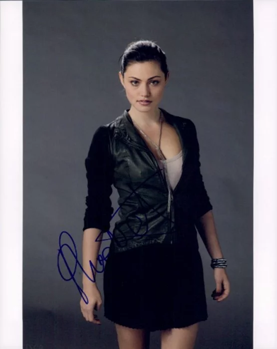 Phoebe Tonkin autograph