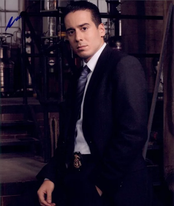 Kirk Acevedo autograph