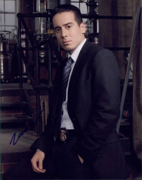 Kirk Acevedo autograph