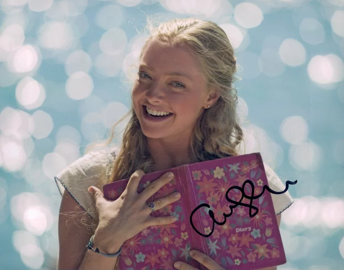 Amanda Seyfried autograph