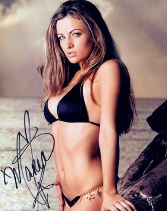 Maria Kanellis autograph