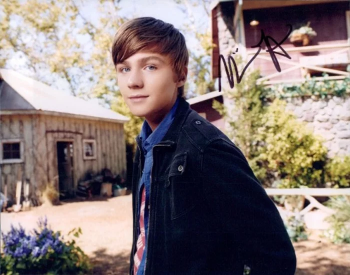 Miles Heizer autograph
