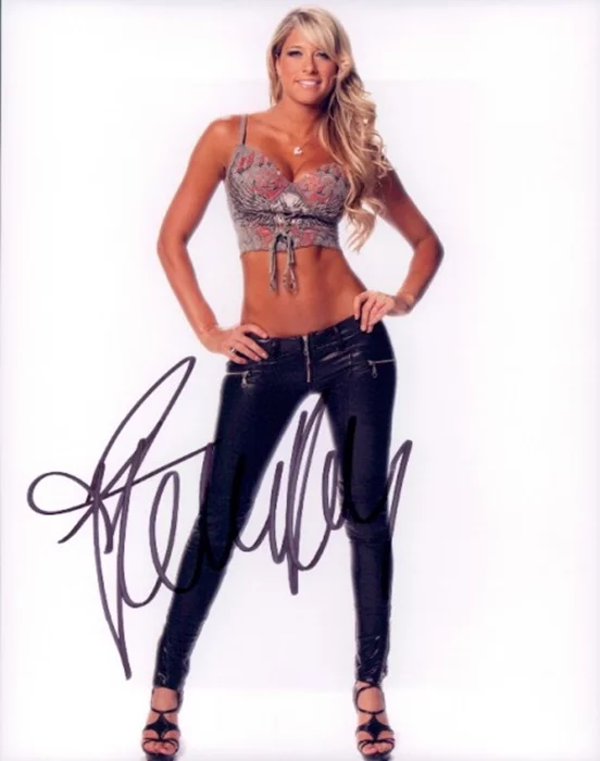 Kelly Kelly autograph