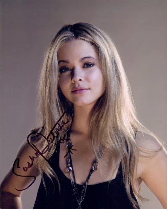 Sasha  Pieterse autograph