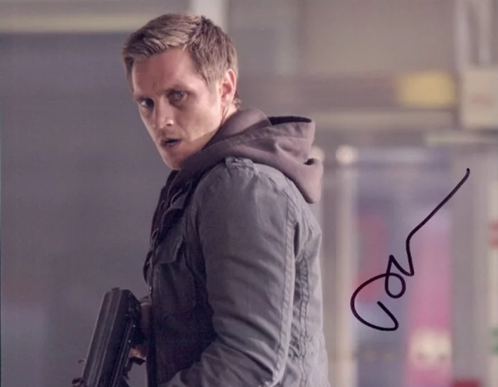 Devon Sawa autograph