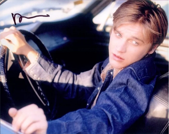 Devon Sawa autograph