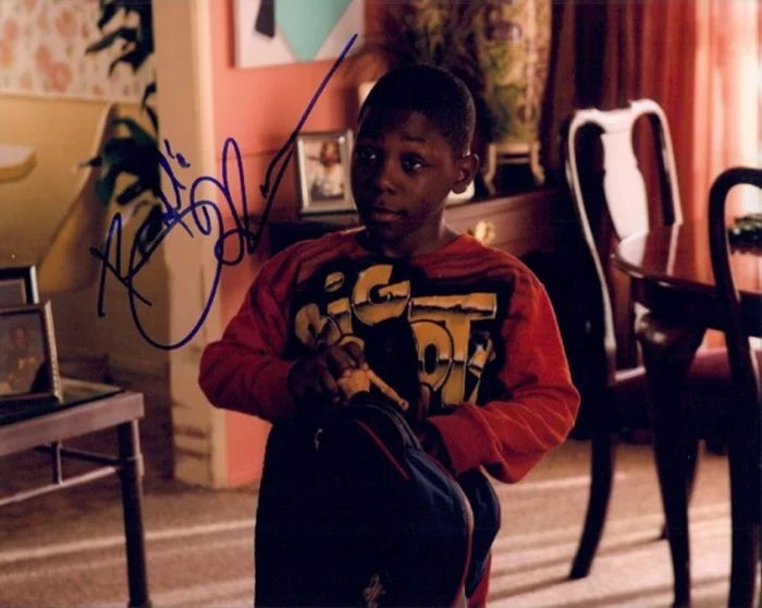 Bobb'e J. Thompson autograph
