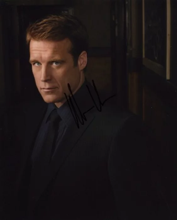 Mark Valley autograph