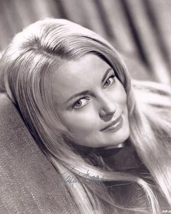Karin Baal autograph