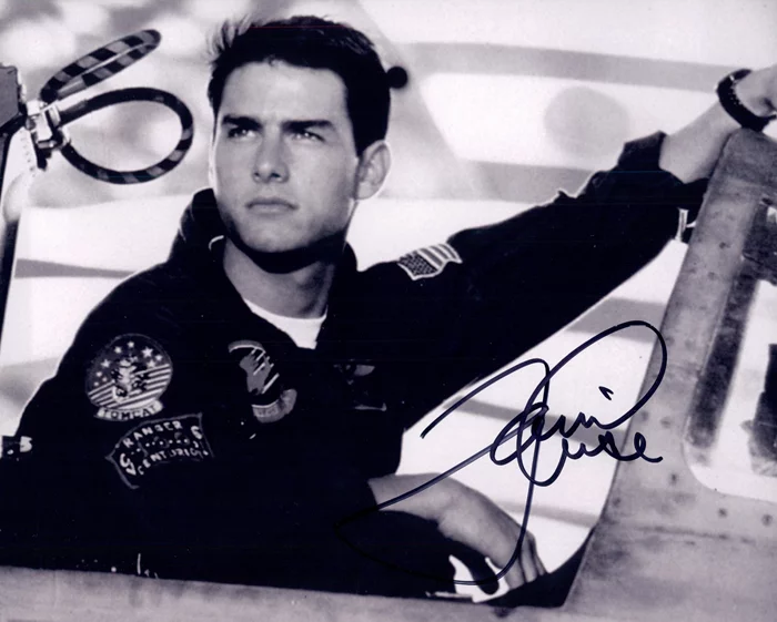 Tom Cruise autograph