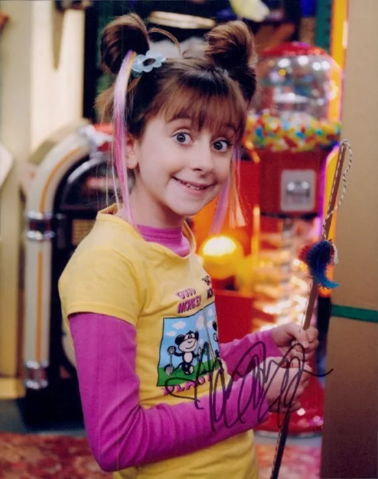 Allisyn Arm autograph
