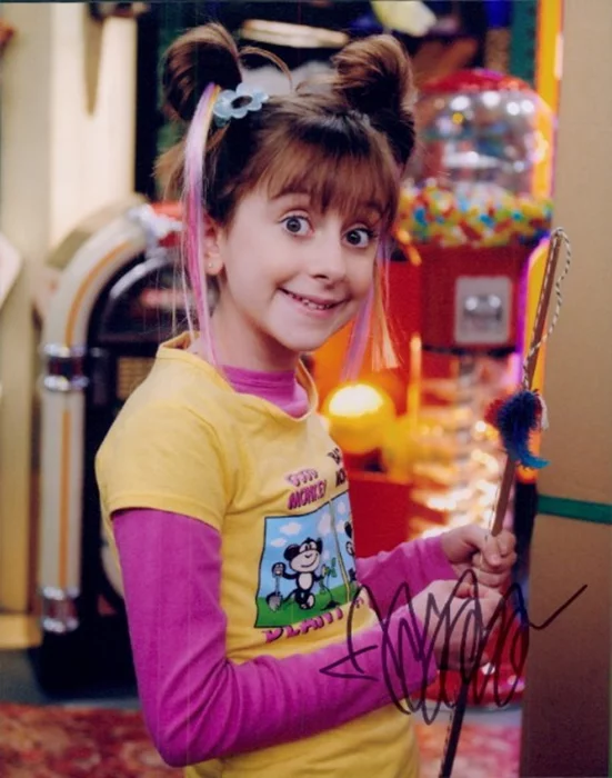 Allisyn Arm autograph