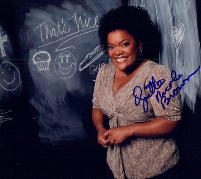 Yvette Nicole Brown autograph
