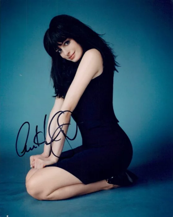 Anne Hathaway autograph