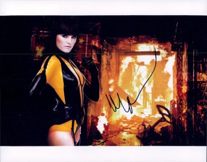 Malin Akerman autograph