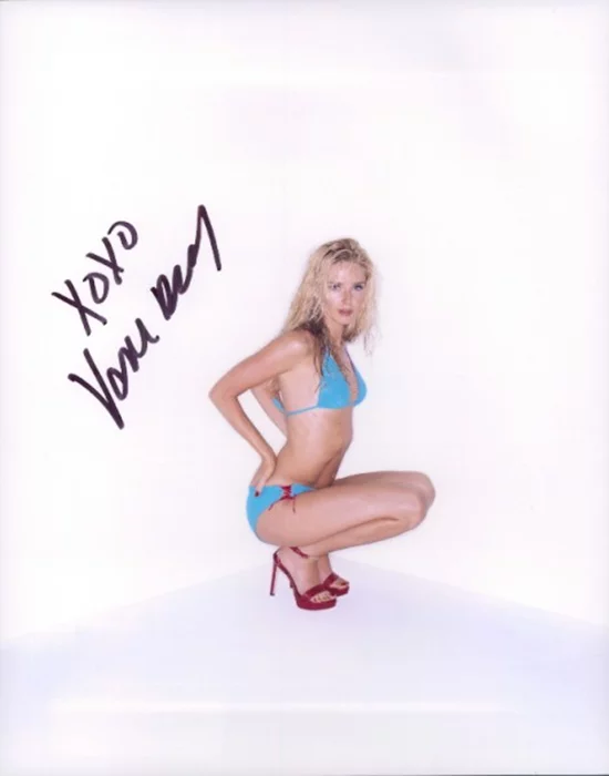 Vanessa Branch autograph