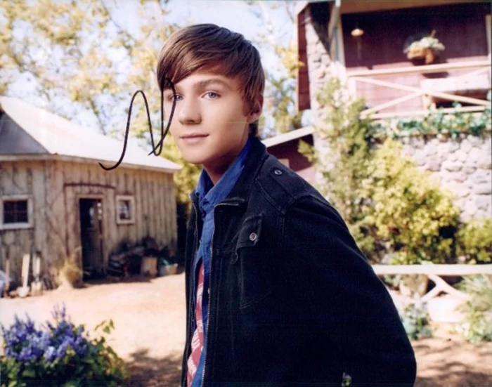 Miles Heizer autograph