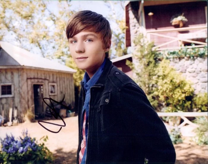 Miles Heizer autograph