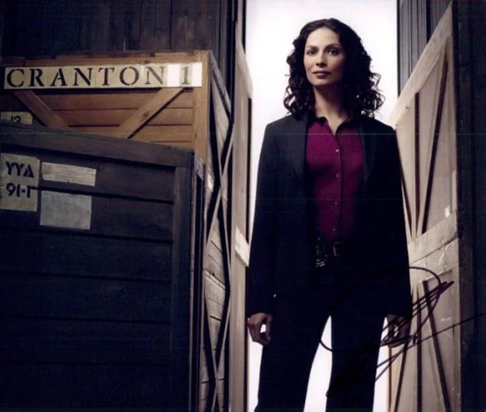 Joanne Kelly autograph
