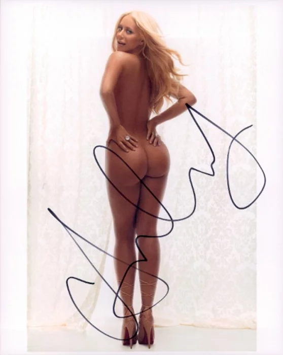 Aubrey O'Day autograph