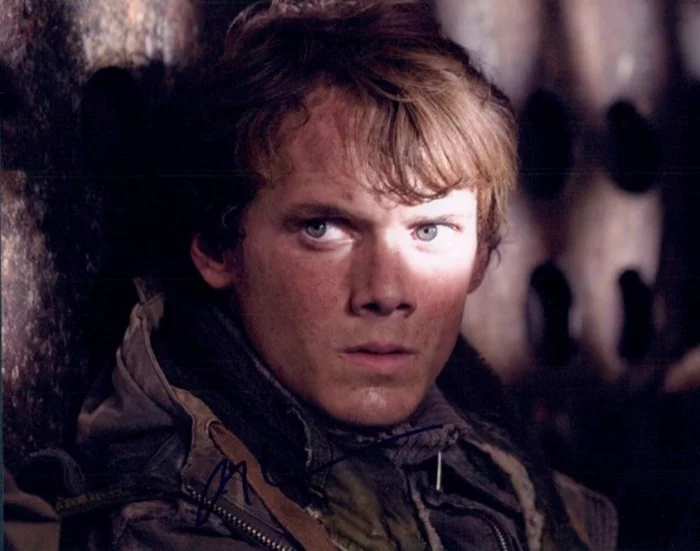 Anton Yelchin autograph