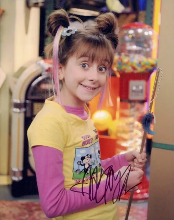 Allisyn Arm autograph