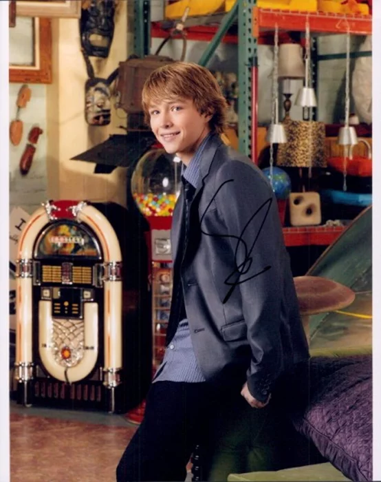 Sterling Knight autograph