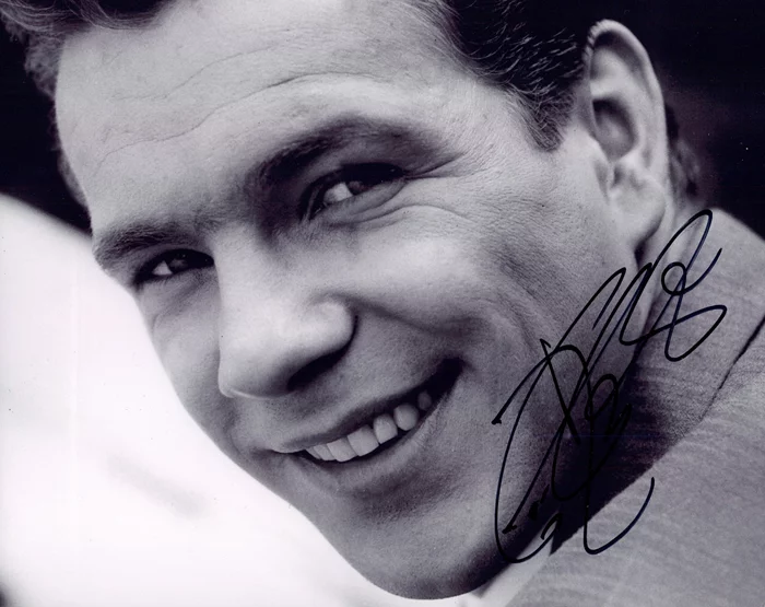 Goetz George autograph
