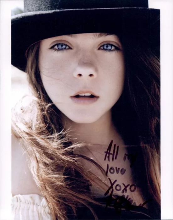 Ava Allan autograph
