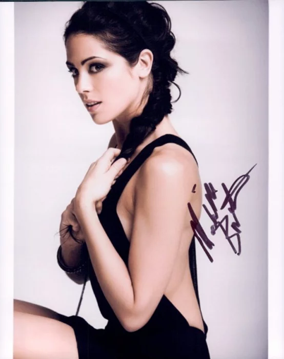 Michelle Borth autograph